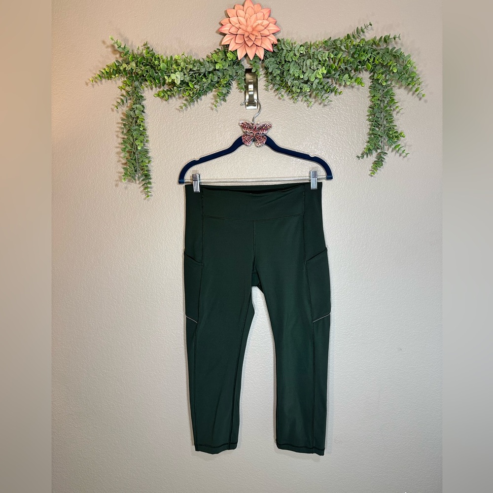 lululemon athletica women’s crop Dark Green Leggings with pockets